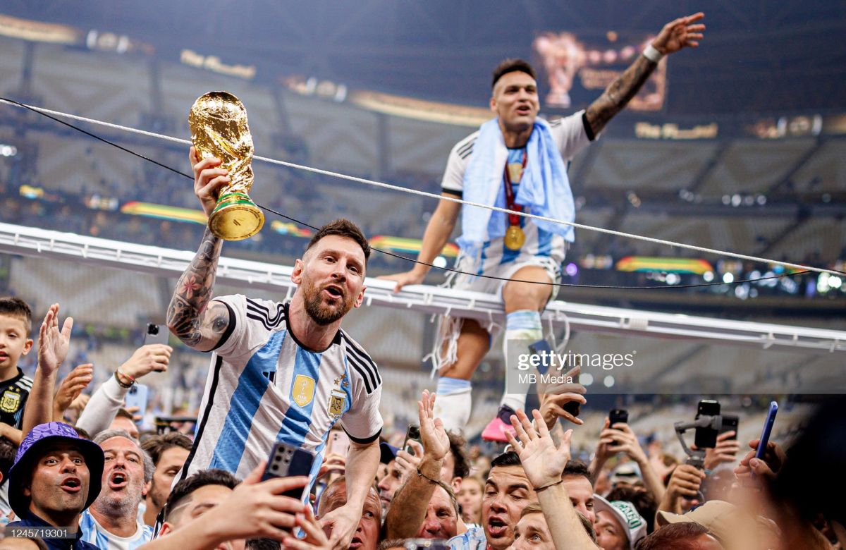 Аргентина кубок лиги по футболу. Месси чемпион. Лионель Месси 2018. Месси лига чемпионов. Европейский футбол.